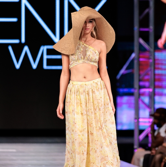 Oversized sunhat - Picture 2 of 2